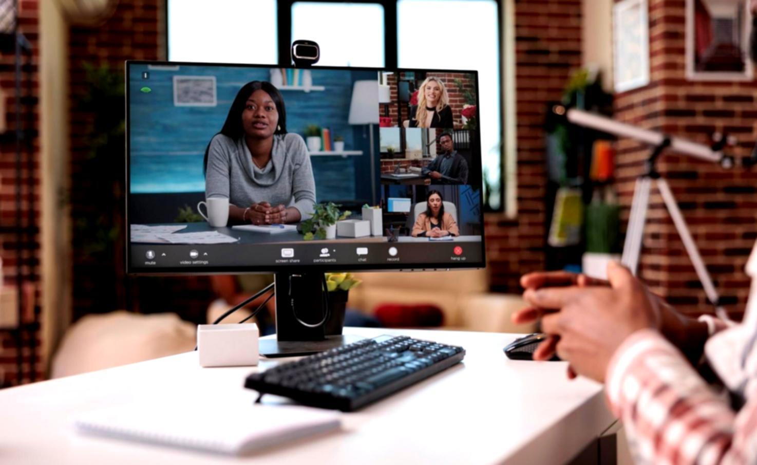 VR geliştirme ortamında çalışan öğrenci